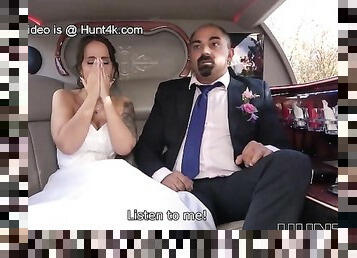 HUNT4K. Enticing bride-to-be rocks out with injured guy before husband