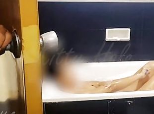 Banyo yapma, Amatör, Oral seks, Mastürbasyon, Vajinadan sızan sperm, Casus, Kız kardeş, Filipinli