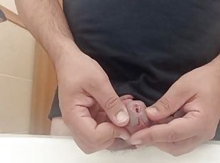 Tatic, Pisandu-se, Public, Pula imensa, Gay, Pov, Toaleta, Fetish, Solo, Tati