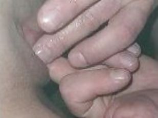 Masturbarsi, Orgasmi, Fichette, Mammine mature, Massaggi, Masturazione con dita, Feticci, Brunette