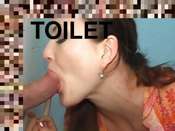 fisse-pussy, pikslikkeri, hardcore, pornostjerne, gloryhole, i-ansigtet, toilet, perfekt, barberet, brunette