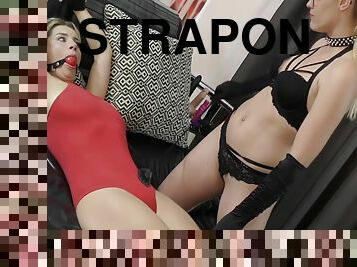 tate-mari, pasarica, strapon, jucarie, bdsm, blonda, lenjerie, bondage