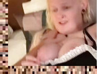 tetas-grandes, sirvienta, coño-pussy, amateur, mamada, con-los-dedos, rubia, tetas, pillada, hotel