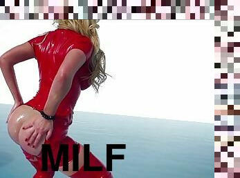 store-patter, udendørs, milf, blond, latex, solo, park, poserende, drillende