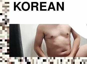 Korean masturbates naked in a public toilet