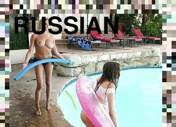tetas-grandes, coño-pussy, ruso, esposa, babes, lesbiana, madurita-caliente, piscina, bonita, guapa