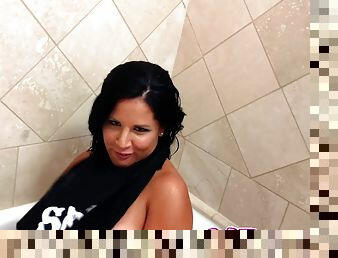 Crazy College GFs - Rub Down In The Tub 1 - Donnie