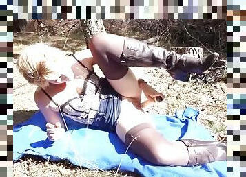 Stunning mom has a picnic with two bareback fuckers outdoors