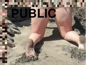 LittleFeet Plays On The Public Beach????????