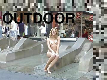 Izzy Nude in Leipzig - Outdoor Solo