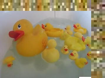 Nadia takes a bath with some rubber duckies