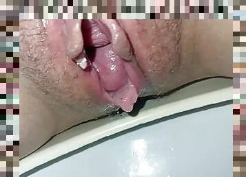 bad, hårig, masturbation, pissande, publik, fitta-pussy, kvinnligt-sprut, mörkhyad, milf, creampie