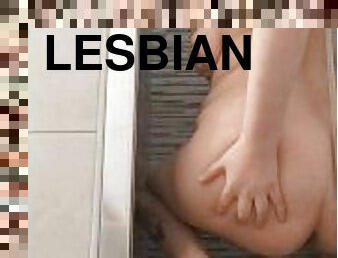 kylpy, isot-tissit, pissaaminen, amatööri, lesbo-lesbian, isot-upeat-naiset, peppu, jalat, rinnat, fetissi