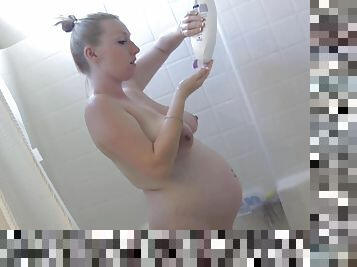 Pregnant gal with natural tits gets wet and soapy