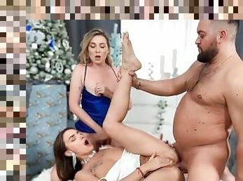 Horny New Year.Hot anal threesome with Sweety Ray, Mary Frost and Sam Frost.