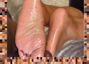 She so talented FootJob