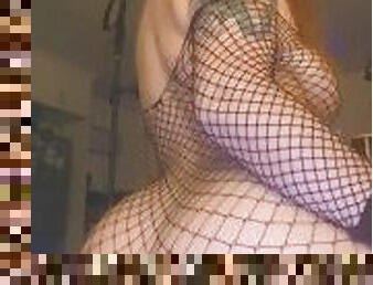 Twerking in Fishnets