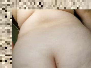 Me follo a una gordita blanca culona y tetona casero