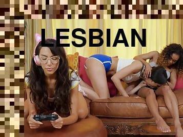 Slender girls use big strap-on toy in sensual lesbian threesome