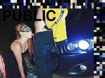 Trabajadora sexual es follada en público afuera del coche