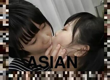 asiatiche, amatoriali, giovanissime, baci