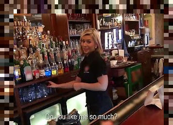 Bartender sucks a dick on the job