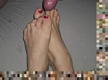 MILF wifey giving good morning toejob POV Cumplay