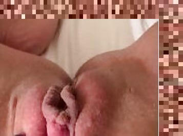 clitoris, masturbare-masturbation, orgasm, pasarica, amatori, milf, laba, picioare, excitat, blonda