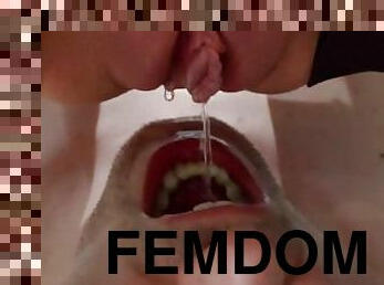 clitoride, urina, fichette, ingoi, schiave, toilette, donne-dominanti, scopate-sulla-faccia, dominazione-femminile, bere