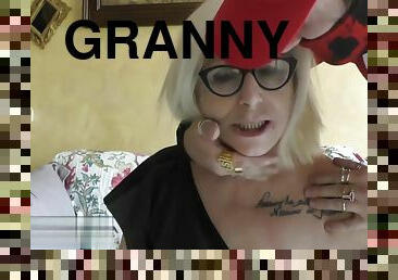 velike-sise, bakica, duboko-grlo, bbw, lice, plavuše, italijani, oralno, tetovaže, audicija