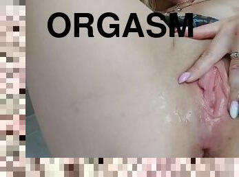 orgazem, muca, brizg, fingering, hlačke, potrebna, tesno, solo, mokro, noge-legs