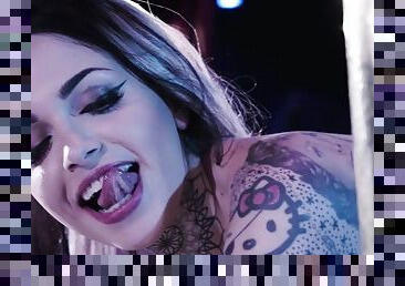 Nasty stripper leigh raven gets her slit licked