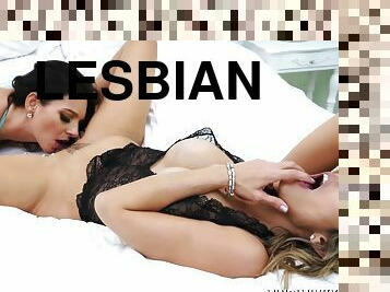 Curvy Lesbian Sex-goddess Mindis Double Dildo Fun