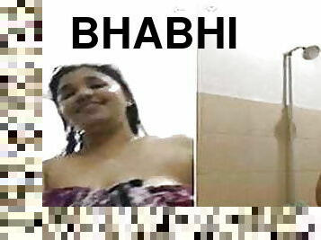 Today Exclusive- Sexy Bhabhi Bathing On Video...