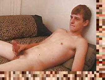 Amateur Skylerr Strokes His Meat