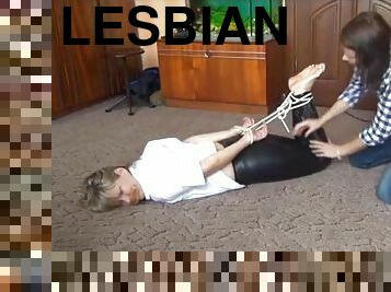 Lesbian robs straight girl