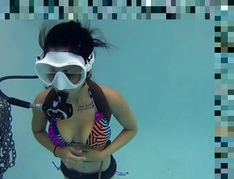 scuba in pool with flooded mask