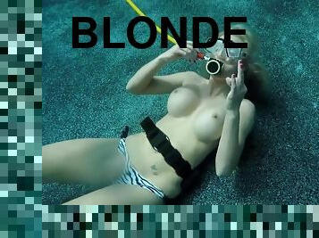 blond, alene