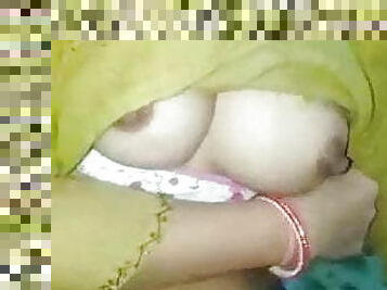 Desi Girlfriend Showing Boobs 4