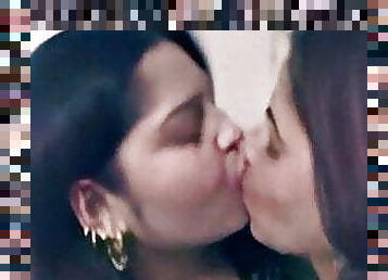 Kissing girl to girl sex mms
