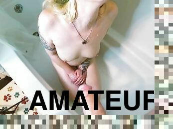 pissing, amatør, babes, blond, fetisj, tattoo, små-pupper