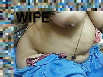 Desi wife exposing her boobs