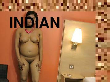 Fat Indian Rupali is touching her snatch