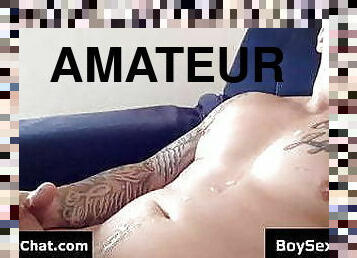 Sexy dude with Tattoos Cumming on Live