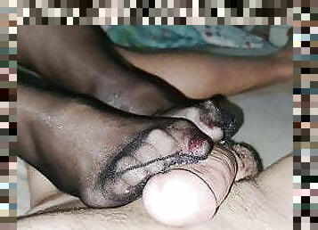 Paja con los pies,medias negras 20den