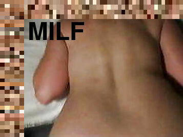 pantat, posisi-seks-doggy-style, amatir, jenis-pornografi-milf, ibu, barang-rampasan, amerika, wanita-haus-seks-dengan-pria-jauh-lebih-muda