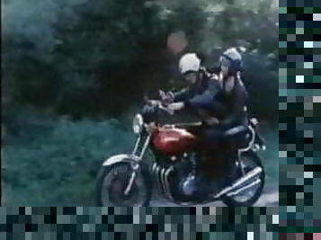 Der Verbumste MotorradClub Jagt Geile Fuchsin (Diamant Video