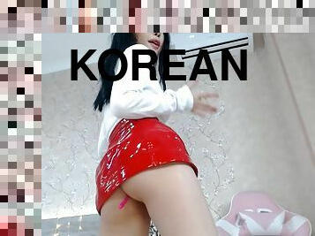 Petite Korean babe sexy lap dance