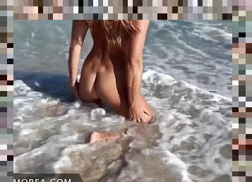 tetas-grandes, nudista, público, coño-pussy, madurita-caliente, playa, rubia, natural, tetas, exhibicionismo