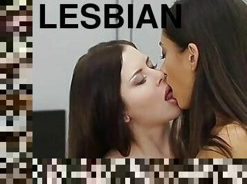 піхва-pussy, лесбіянка-lesbian, порнозірка, поцілунки, брюнетка